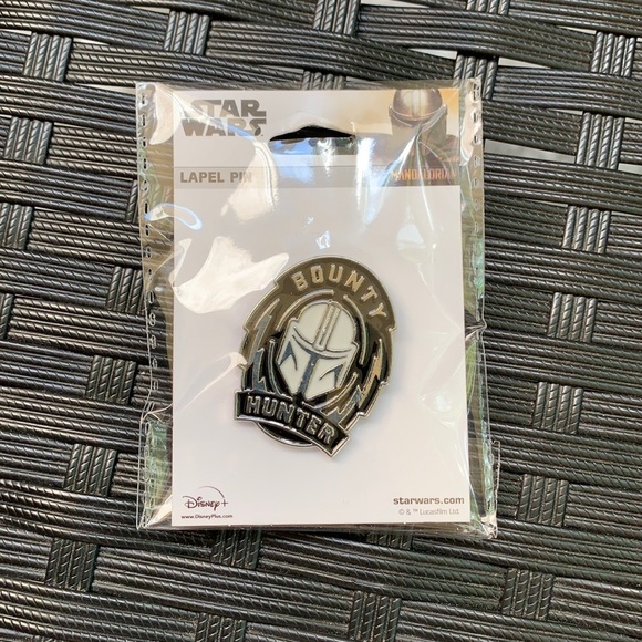 Mandalorian - Lapel Pin - Picture 2 of 3